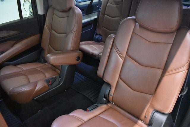 Used 2017 Cadillac Escalade ESV Premium Luxury AWD/4WD image 7