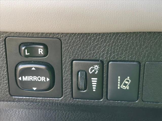 Used 2017 Toyota RAV4 Limited w/ Carpet Mat Package FWD image 10