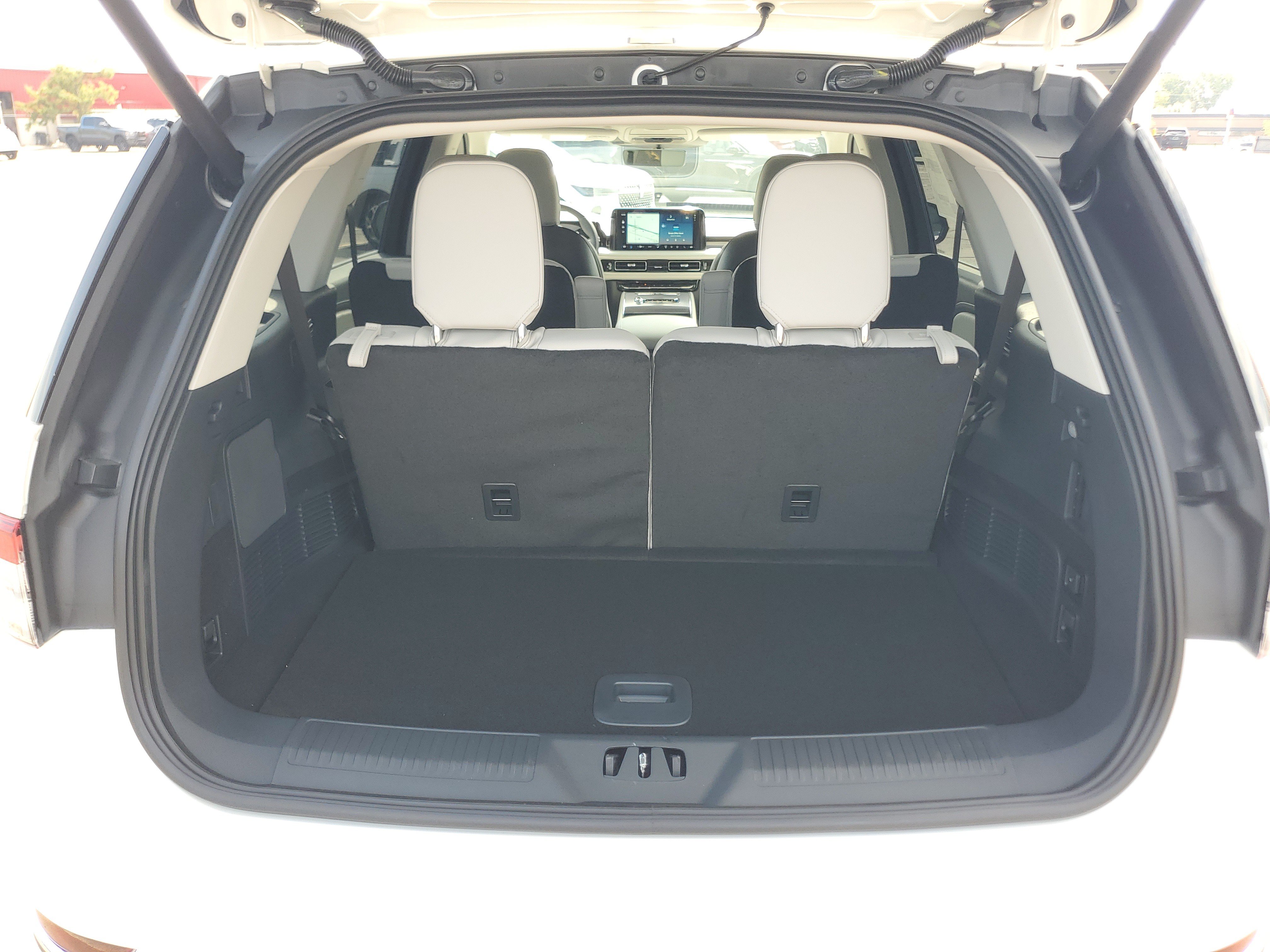 New 2027 Lincoln Aviator AWD image 28