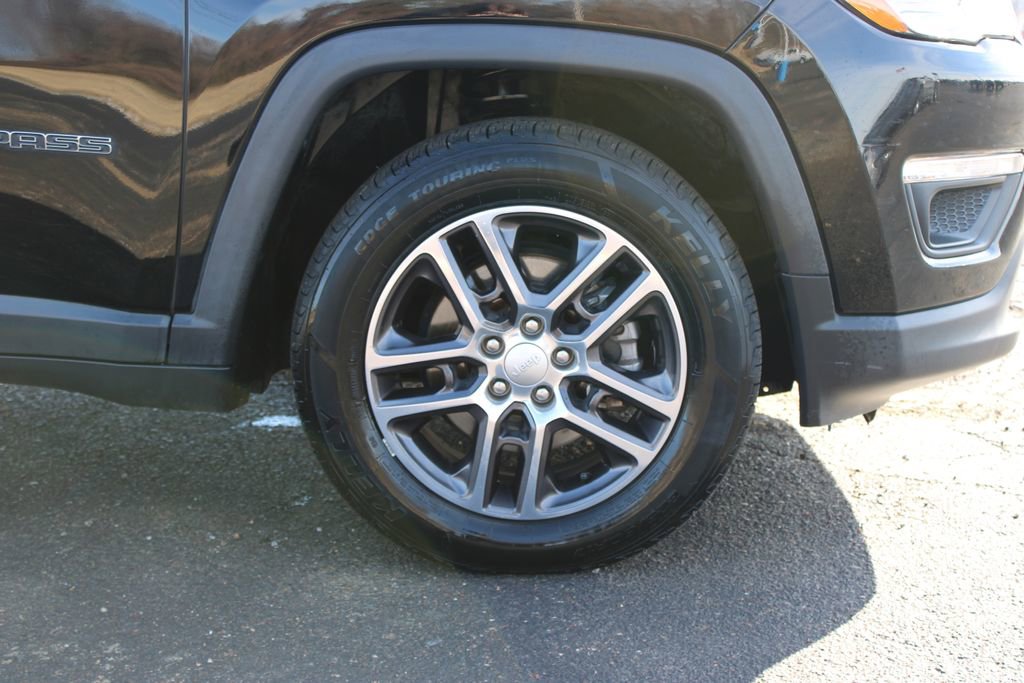 Used 2018 Jeep Compass Latitude w/ Popular Equipment Group image 12