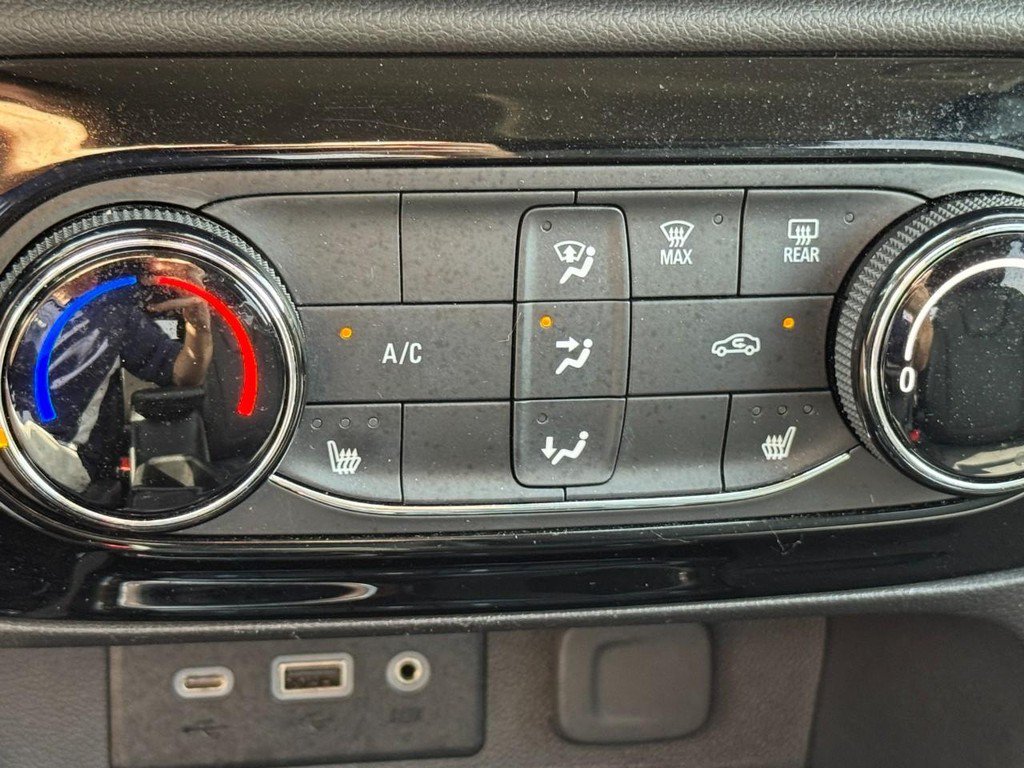 Used 2022 Buick Encore GX Preferred w/ Cold Weather Comfort Package FWD image 22