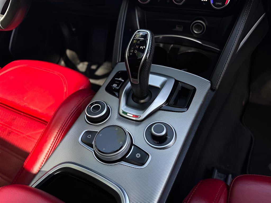 Used 2022 Alfa Romeo Stelvio Veloce image 16