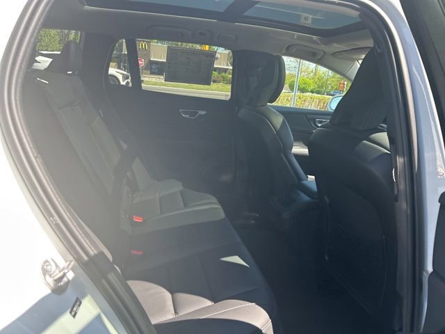 Certified 2025 Volvo V60 B5 Cross Country Plus AWD/4WD image 13