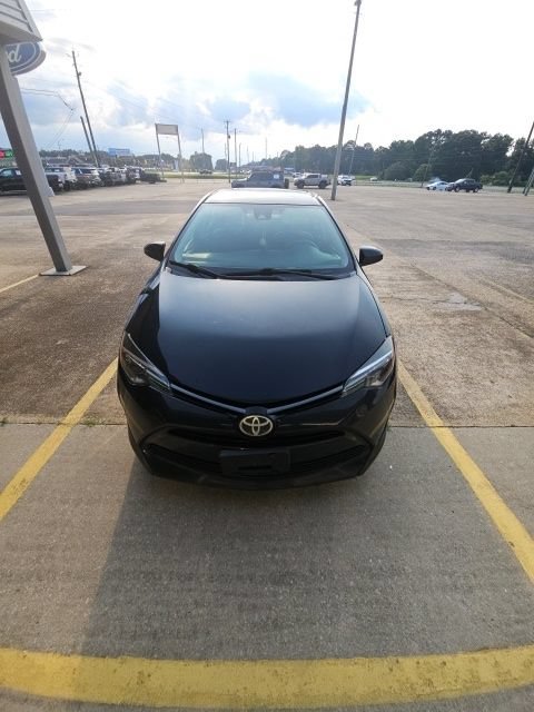 Used 2017 Toyota Corolla LE FWD image 3