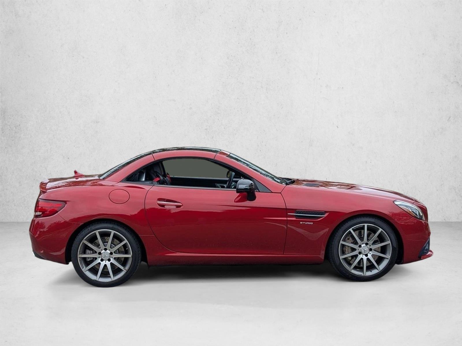 Used 2017 Mercedes-Benz SLC 43 AMG image 4