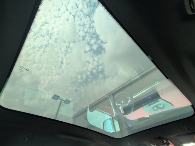 Used 2022 BMW iX xDrive50 w/ Premium Package image 7