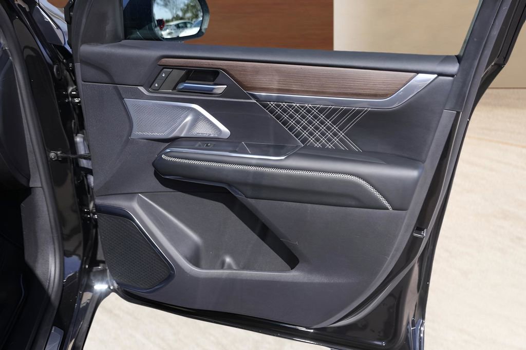 Used 2024 GMC Acadia Denali w/ Super Cruise Package image 28