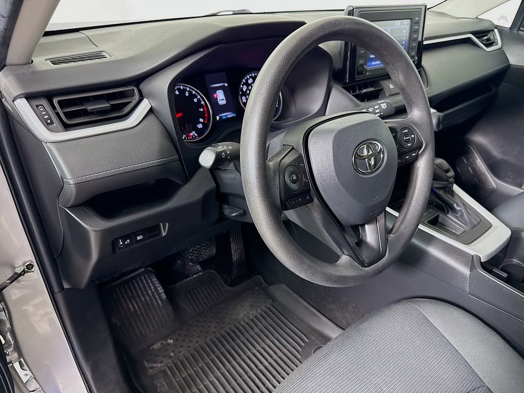 Used 2022 Toyota RAV4 LE FWD image 9