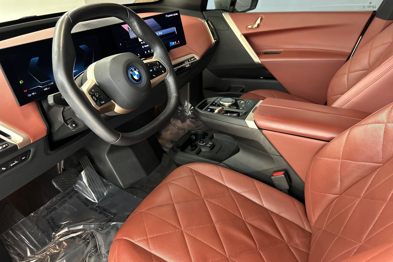 Used 2024 BMW iX xDrive50 w/ Sport Package AWD/4WD image 4