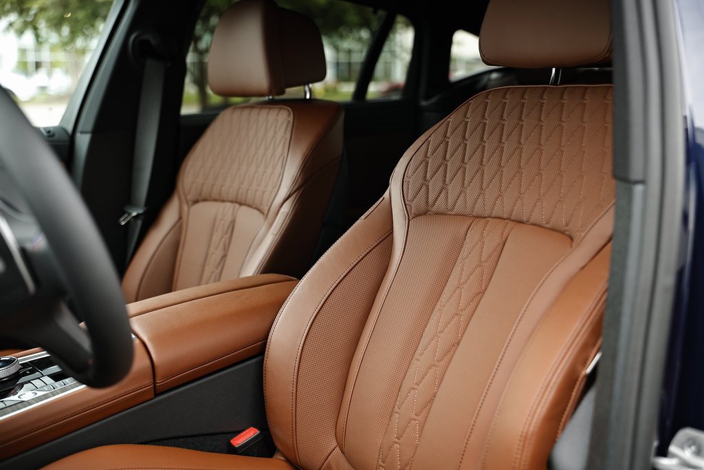 New 2026 BMW X6 M60i w/ Executive Package image 22