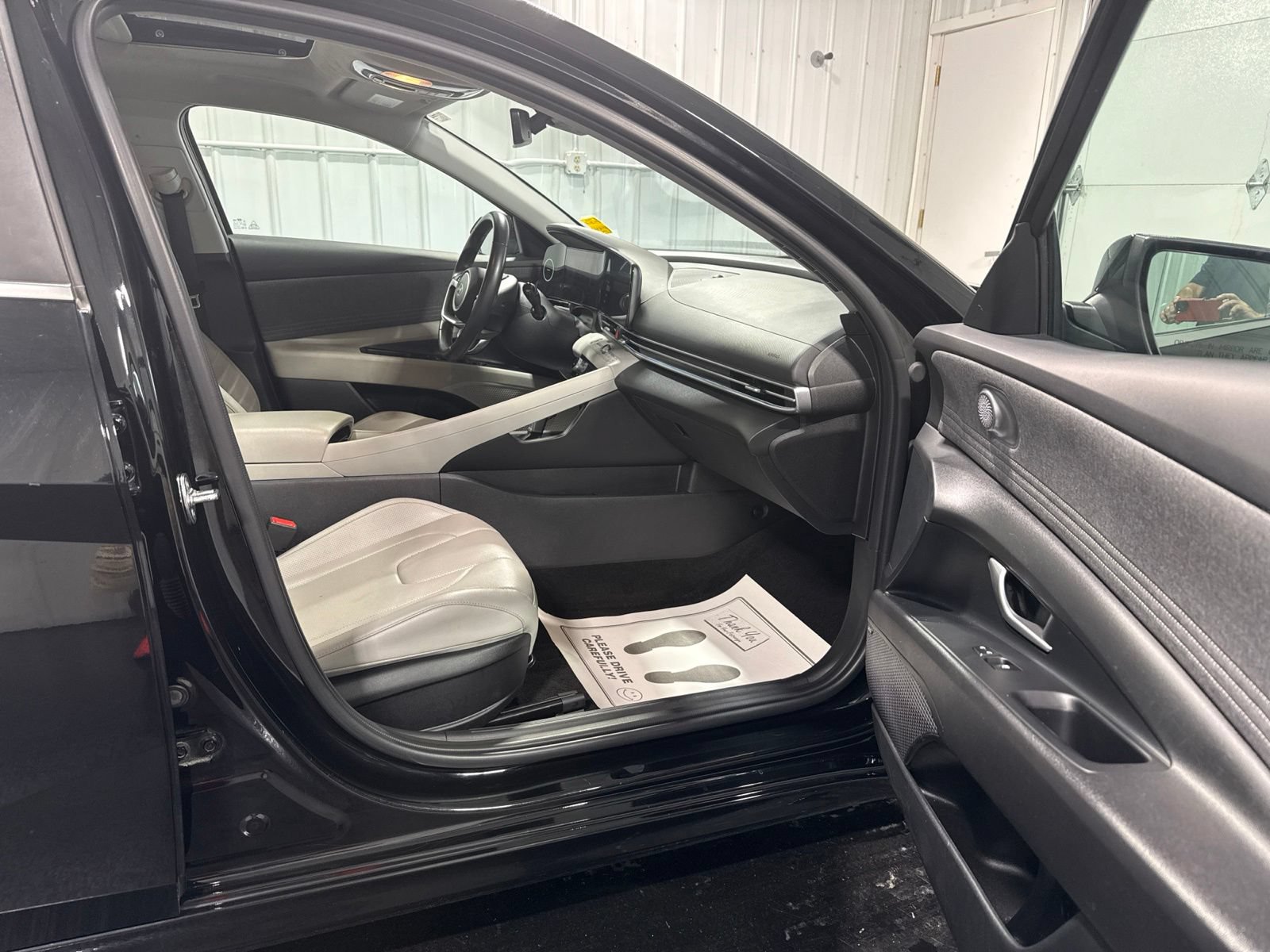 Used 2024 Hyundai Elantra Limited FWD image 12
