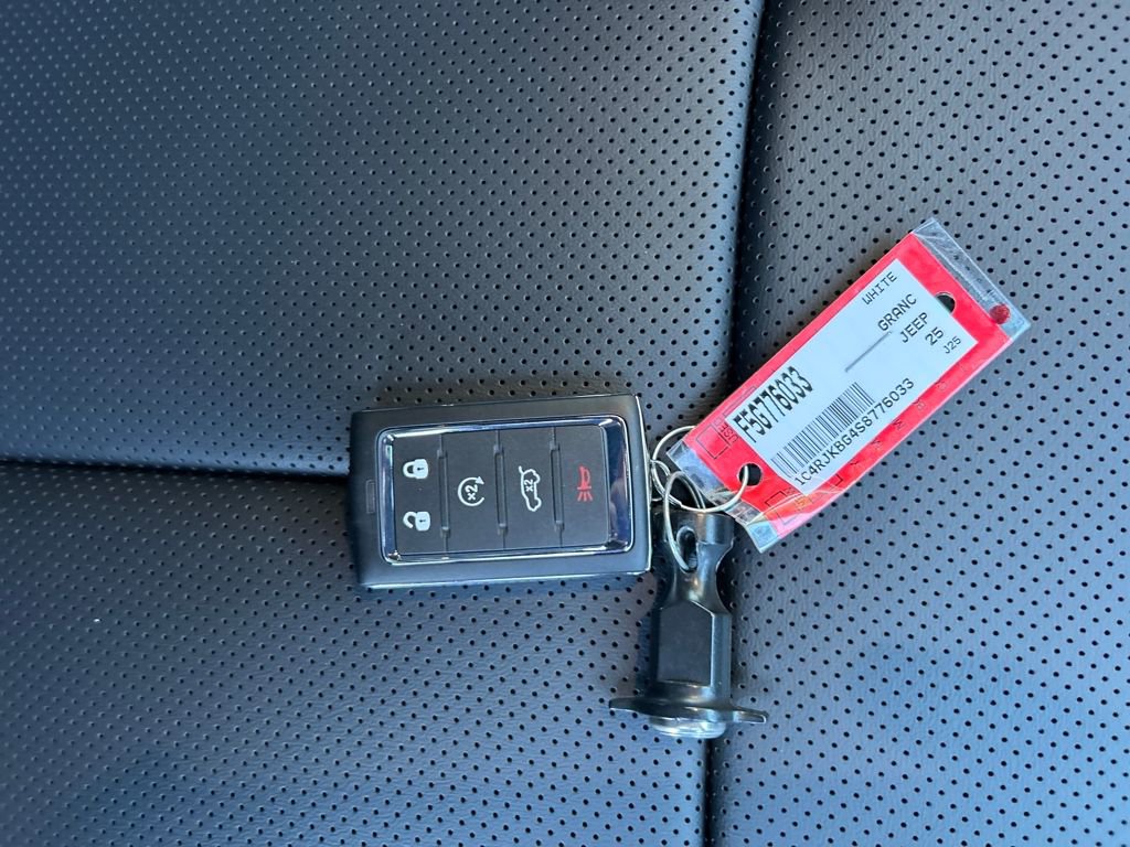 New 2025 Jeep Grand Cherokee L Limited w/ Luxury Tech Group II image 31