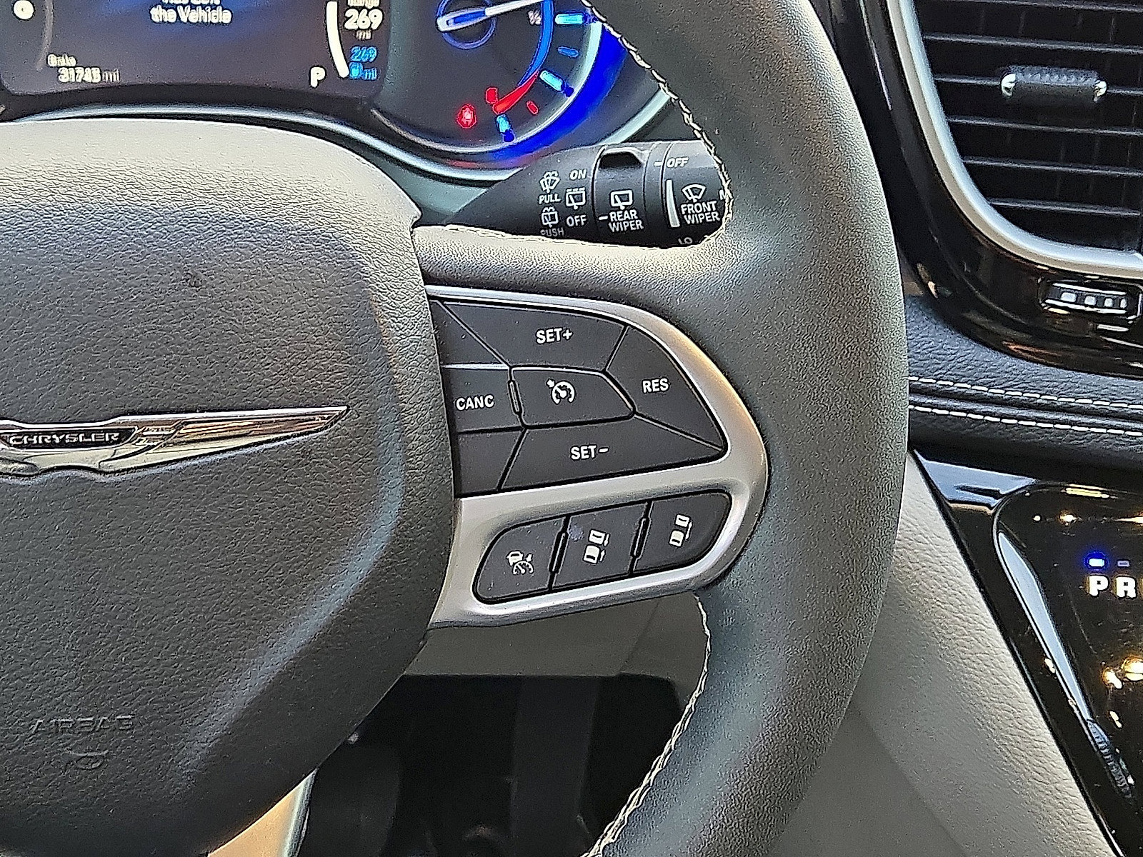 Used 2024 Chrysler Pacifica Limited FWD image 21