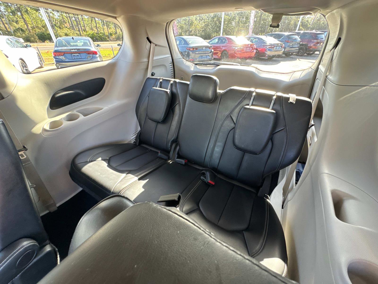 Used 2024 Chrysler Pacifica Touring-L image 13