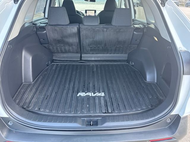 Used 2023 Toyota RAV4 LE AWD/4WD image 28