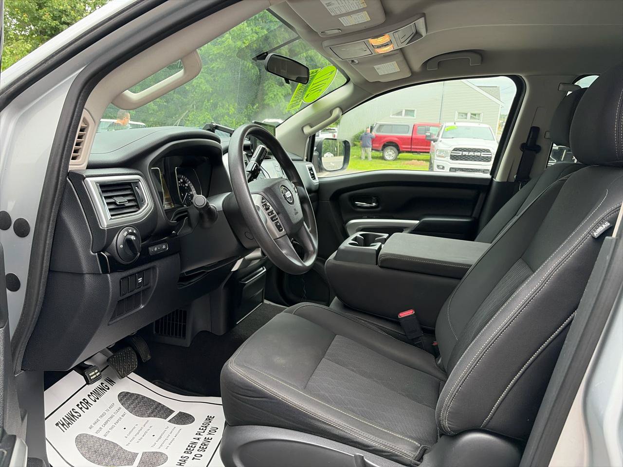 Used 2017 Nissan Titan SV AWD/4WD image 9