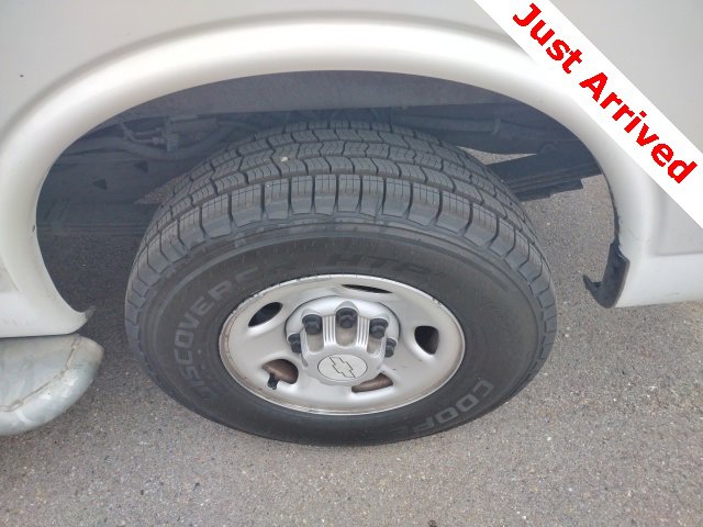 Used 2018 Chevrolet Express 2500 w/ Driver Convenience Package image 13