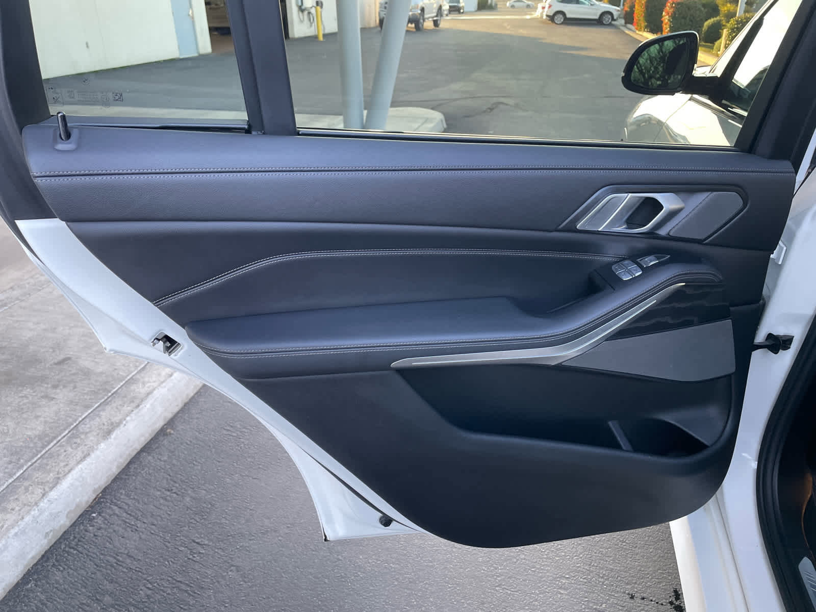 Used 2019 BMW X7 xDrive50i w/ M Sport Package image 17