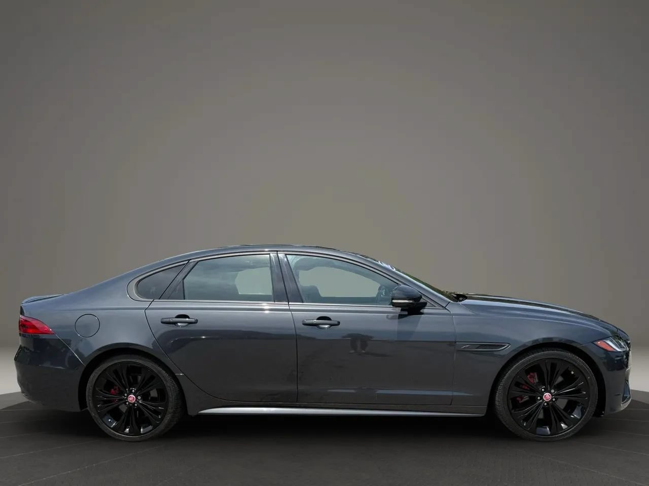 Used 2022 Jaguar XF R-Dynamic SE AWD/4WD image 5