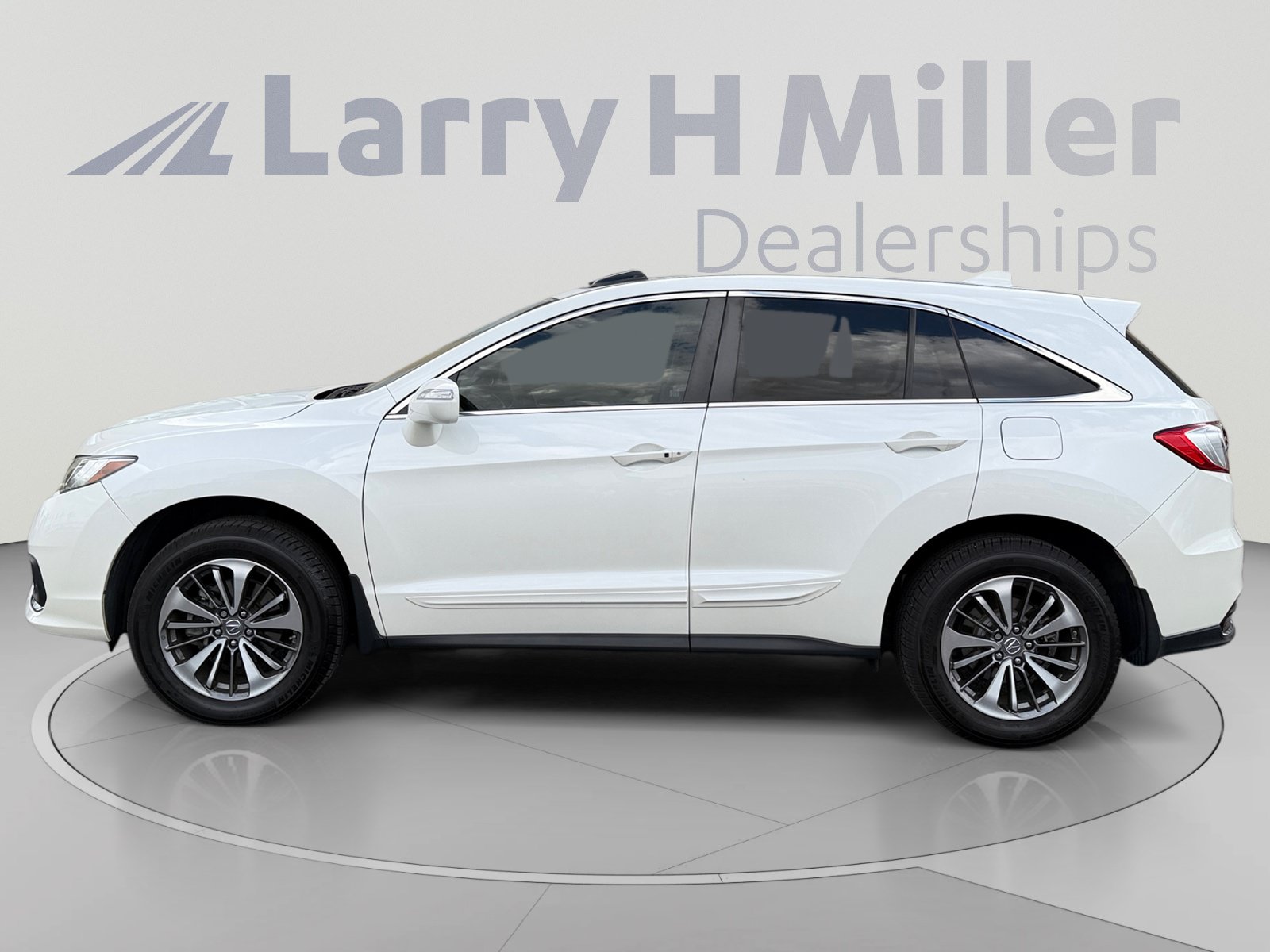 Used 2017 Acura RDX w/ Advance Package FWD image 2