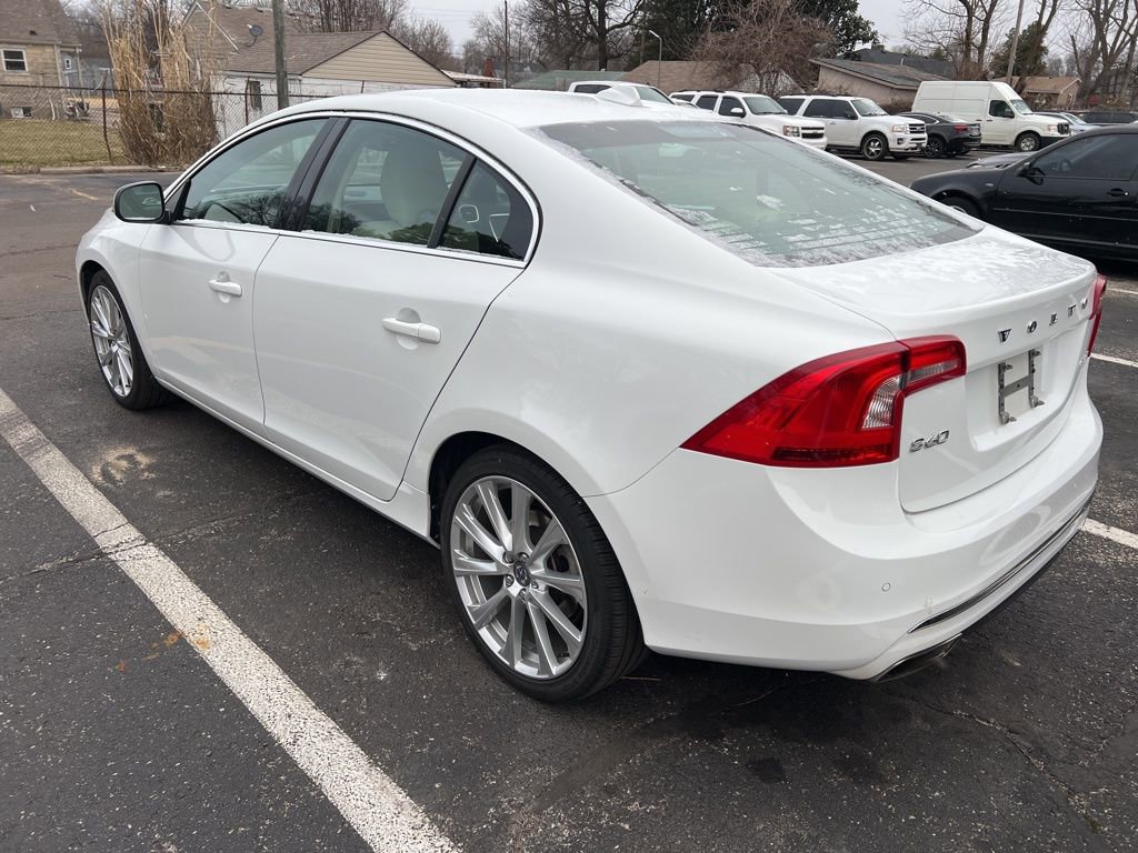 Used 2016 Volvo S60 T5 Inscription Platinum image 5