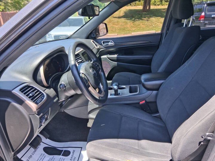 Used 2015 Jeep Grand Cherokee Laredo w/ Quick Order Package 23E AWD/4WD image 9