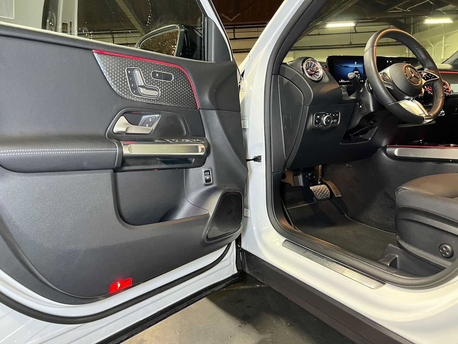 Used 2026 Mercedes-Benz GLB 250 4MATIC image 21