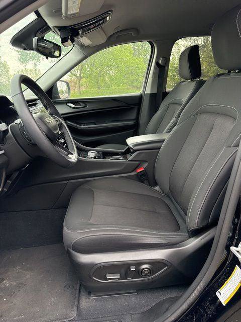 Certified 2023 Jeep Grand Cherokee Laredo w/ Luxury Tech Group I AWD/4WD image 14