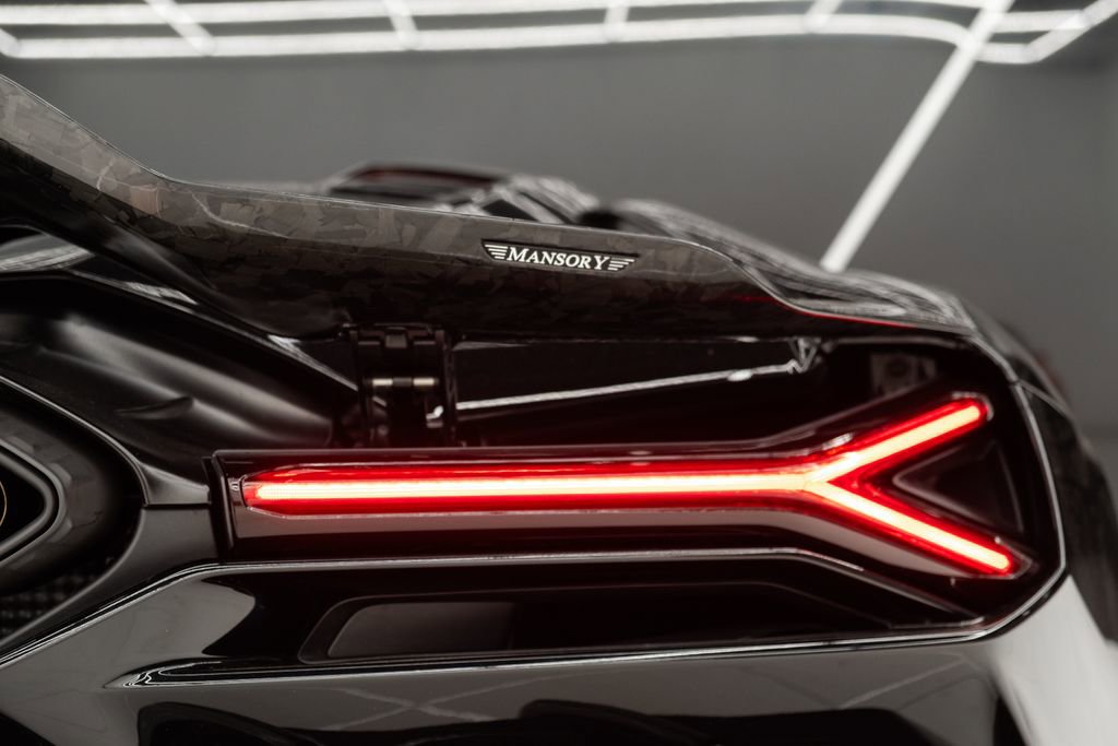 Used 2024 Lamborghini Revuelto image 28