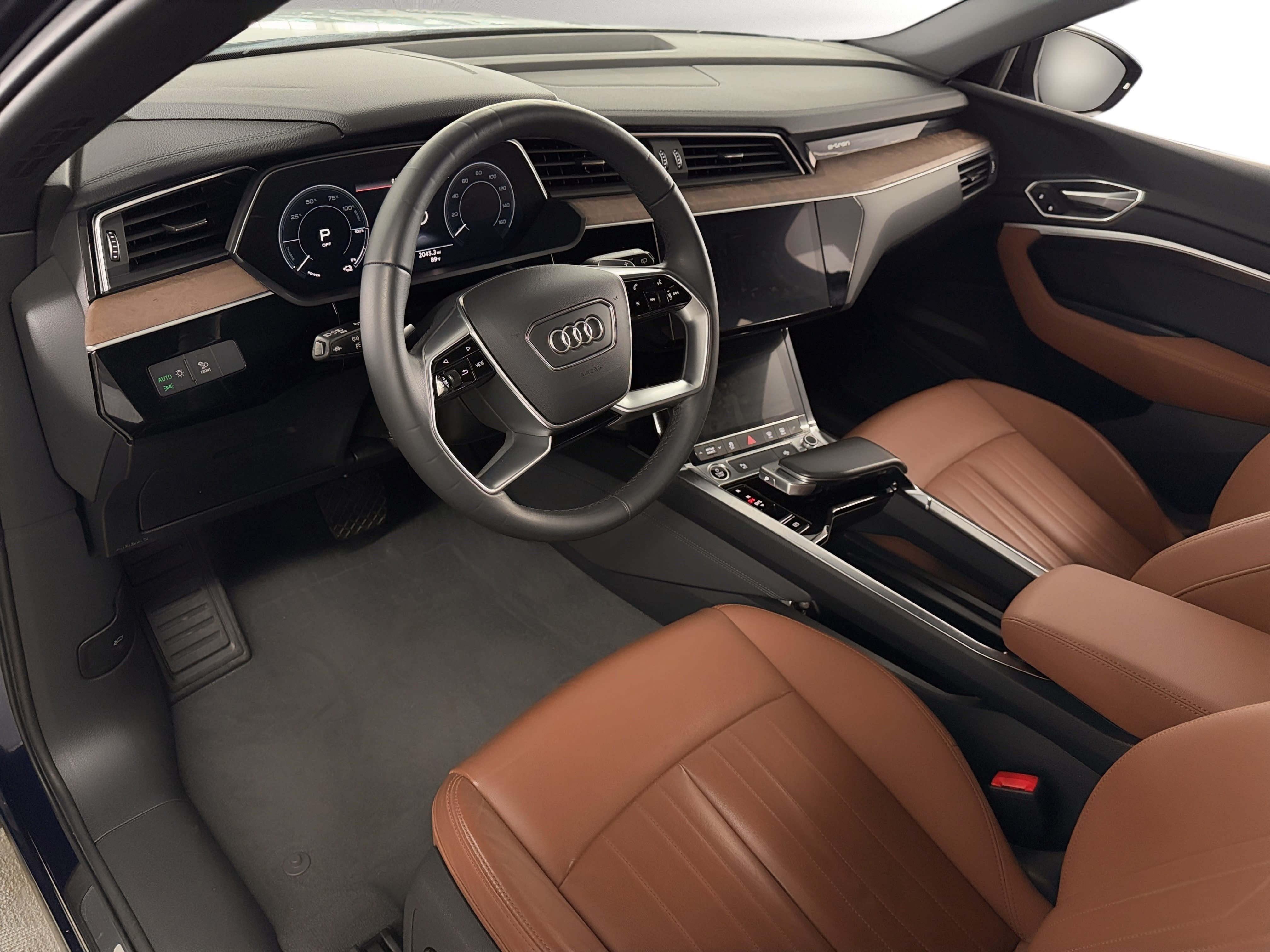 Used 2022 Audi e-tron Premium w/ Convenience Plus Package AWD/4WD image 4