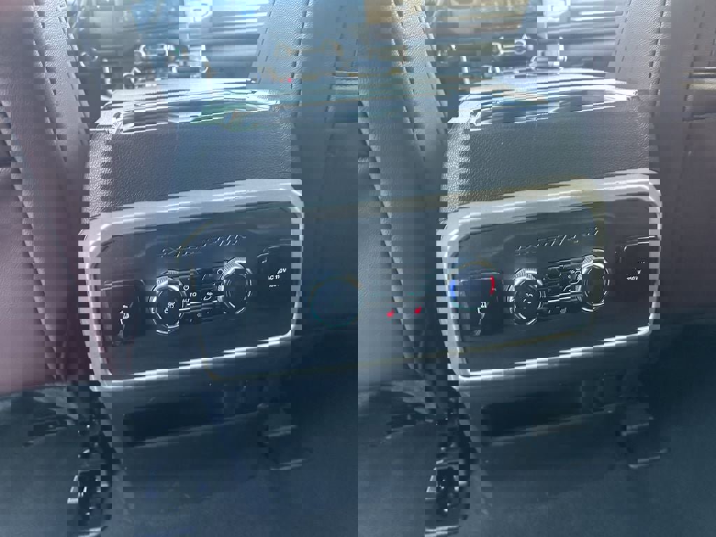 Used 2024 Ford Expedition Limited image 12