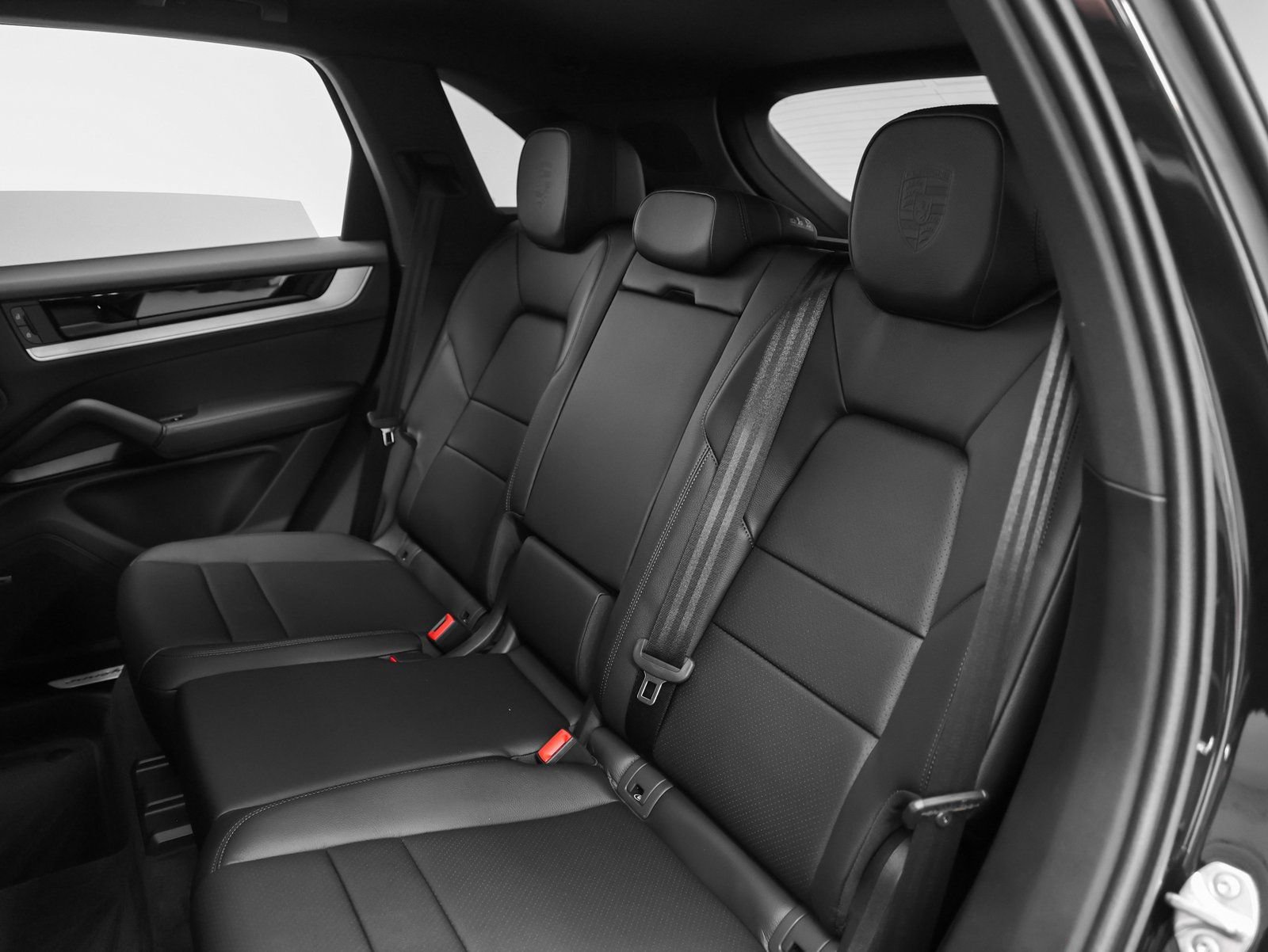 Certified 2025 Porsche Cayenne image 38