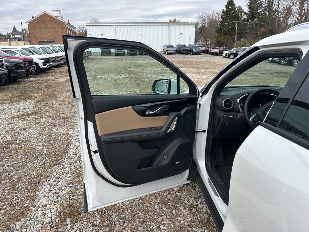Used 2023 Chevrolet Blazer Premier image 17