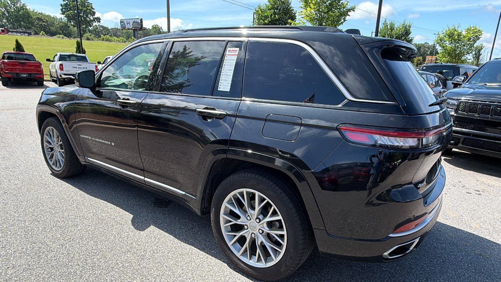 Used 2024 Jeep Grand Cherokee Summit AWD/4WD image 10