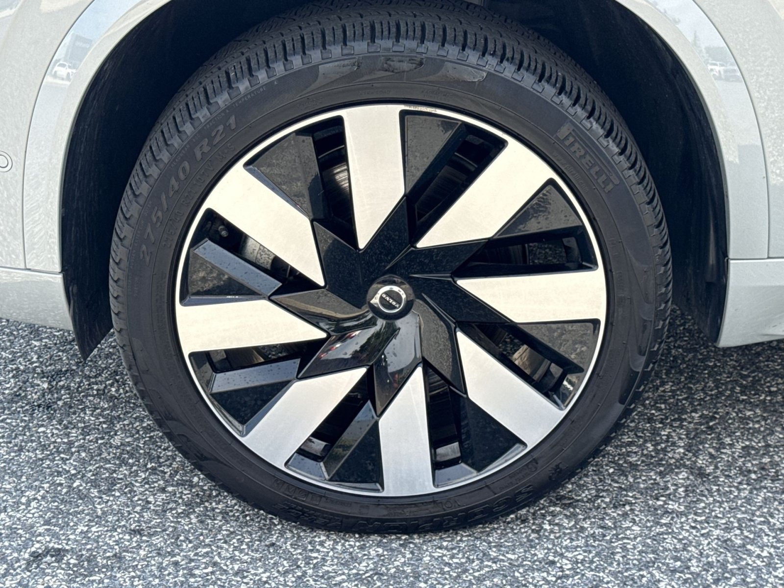Certified 2025 Volvo XC90 T8 Plus w/ Protection Package Premier AWD/4WD image 12