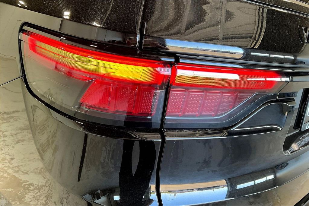 New 2025 Jeep Wagoneer L Series II w/ Premium Group I image 39