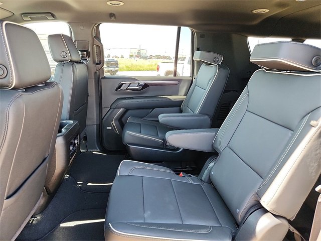 New 2026 Chevrolet Suburban Premier image 9
