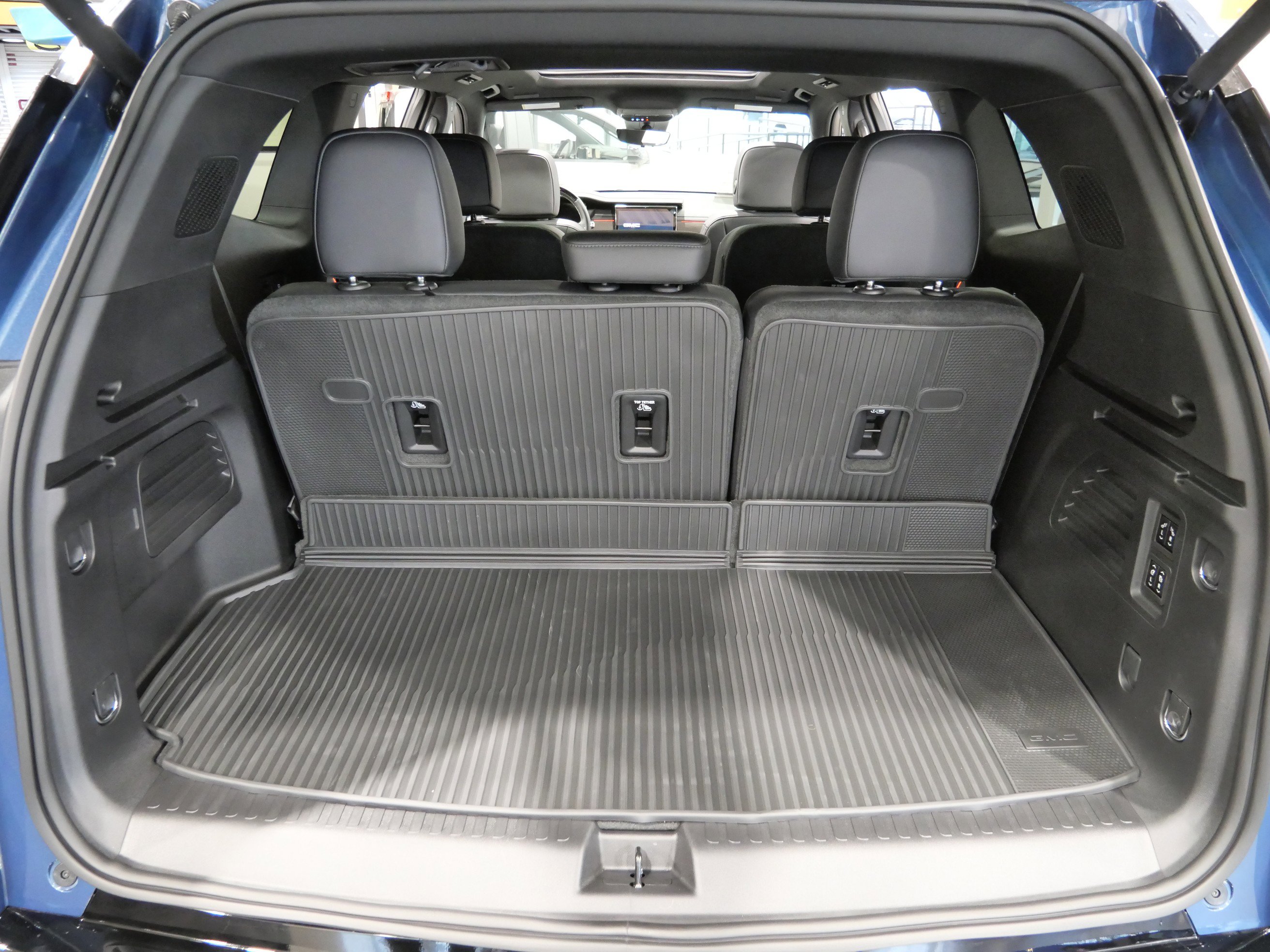 New 2026 GMC Acadia Denali w/ Super Cruise Package image 5