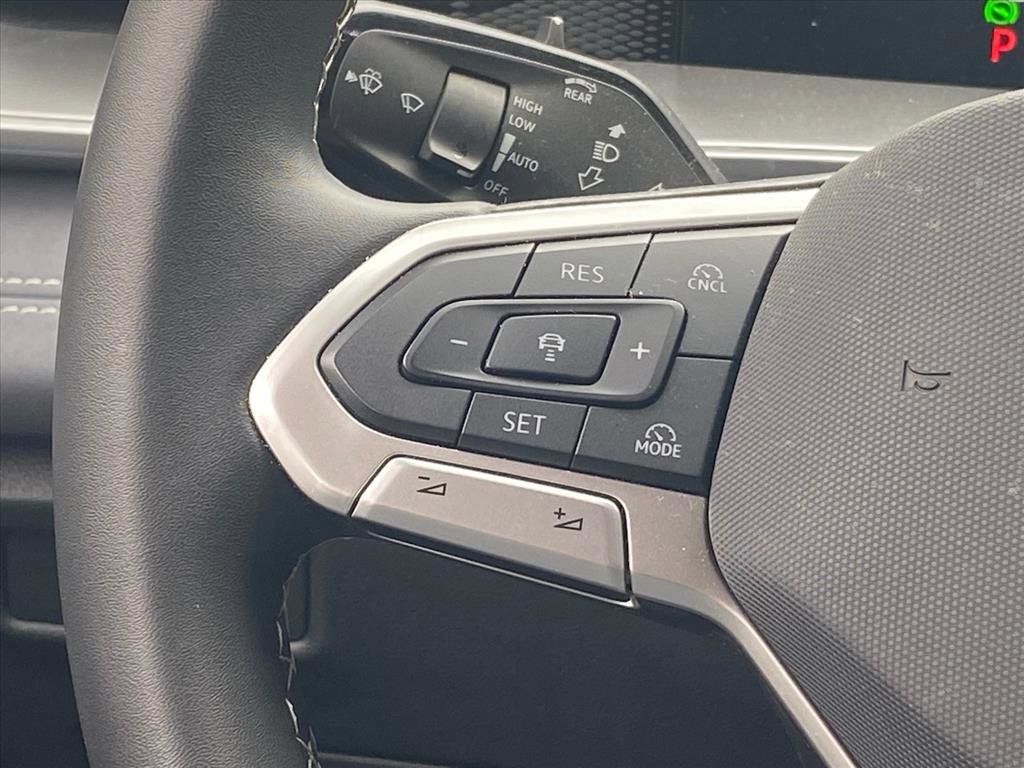 Used 2025 Volkswagen Tiguan SE image 5