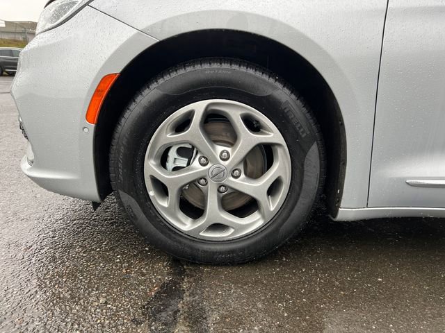 Used 2023 Chrysler Pacifica Limited image 31