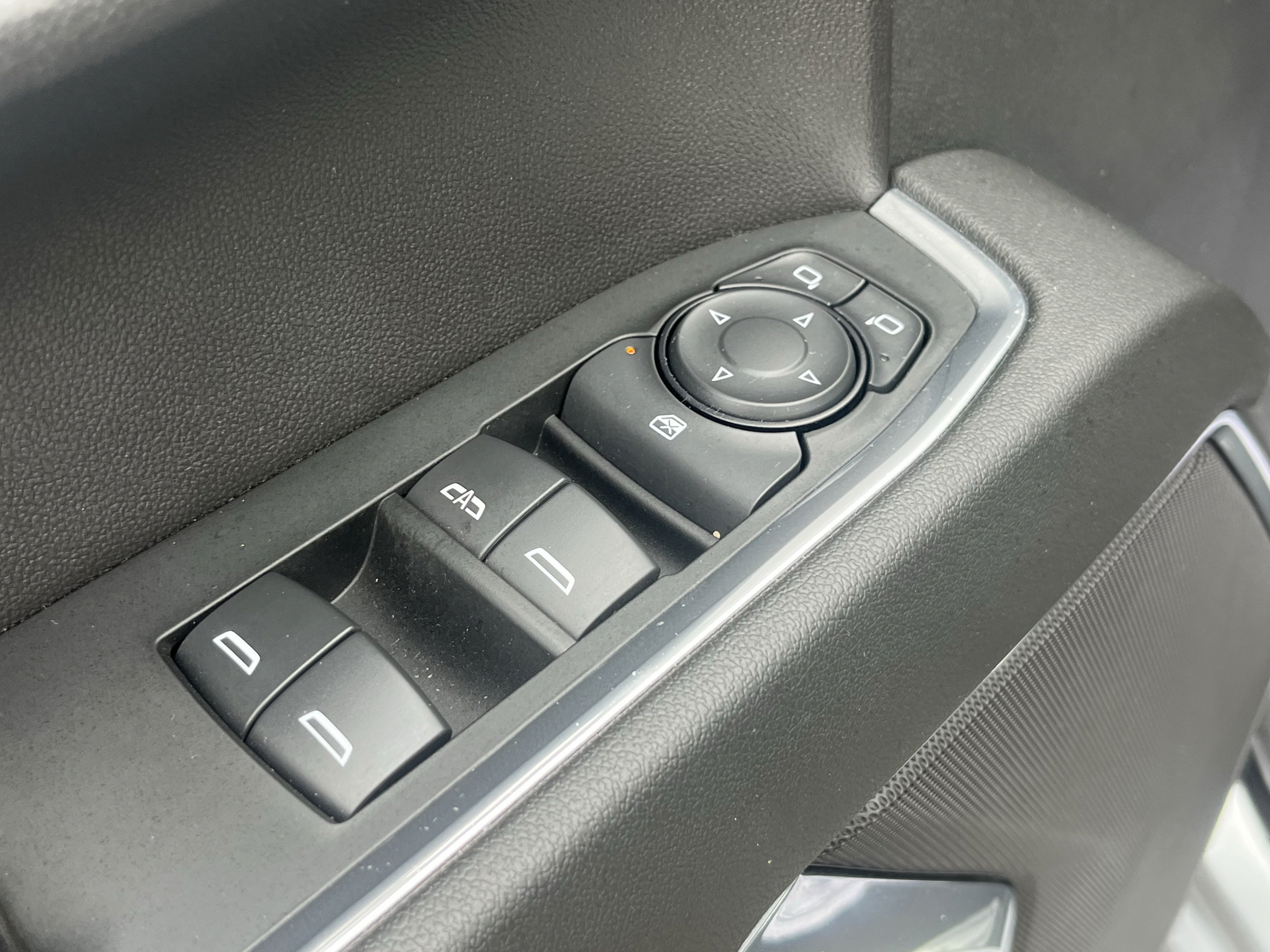Used 2024 Chevrolet Silverado 1500 LT AWD/4WD image 16