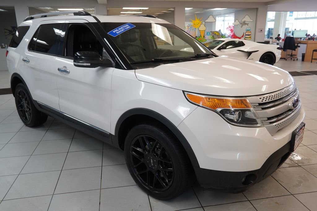 Used 2014 Ford Explorer XLT w/ Equipment Group 202A AWD/4WD image 15