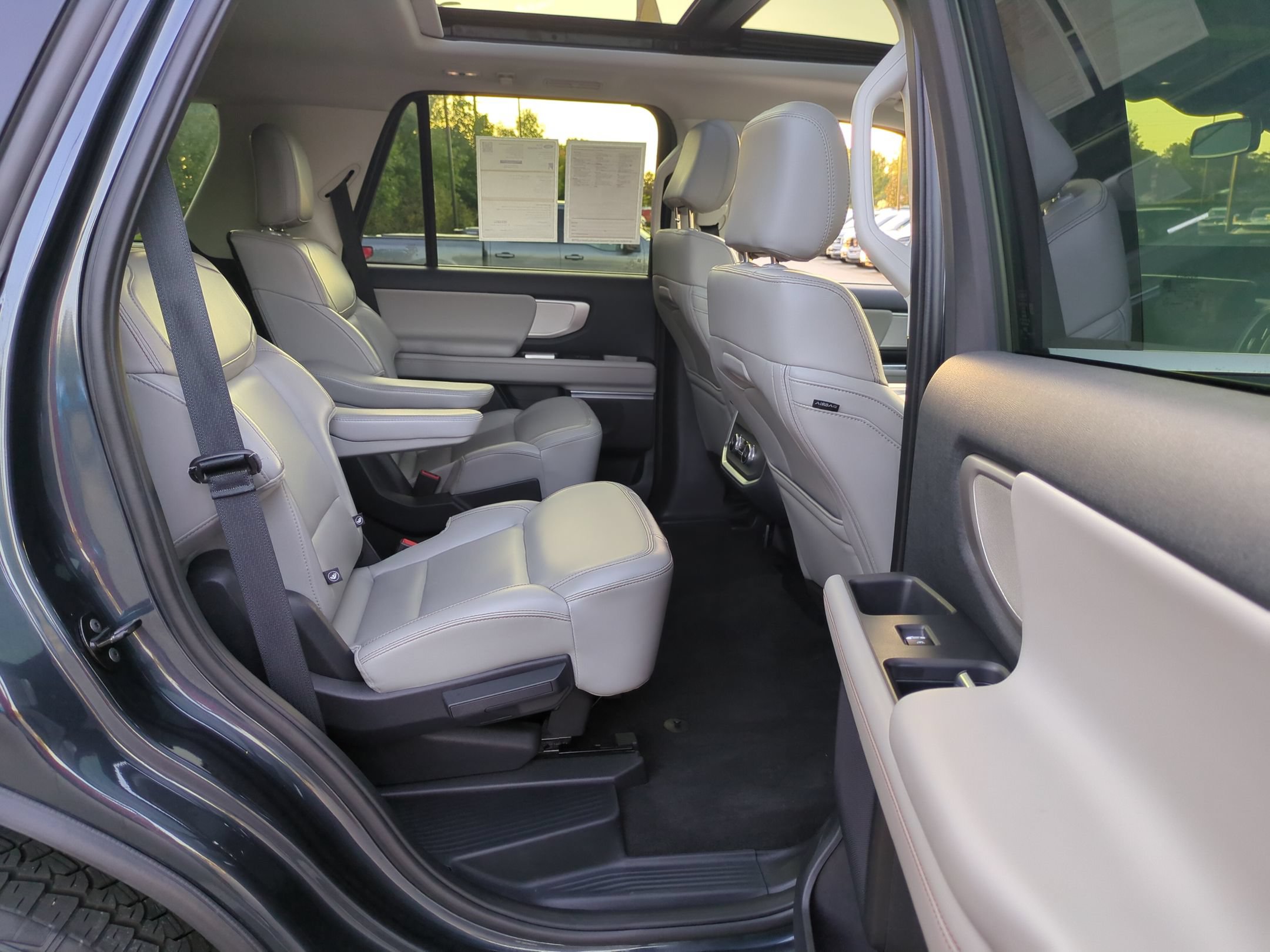Certified 2025 Ford Expedition Active AWD/4WD image 36