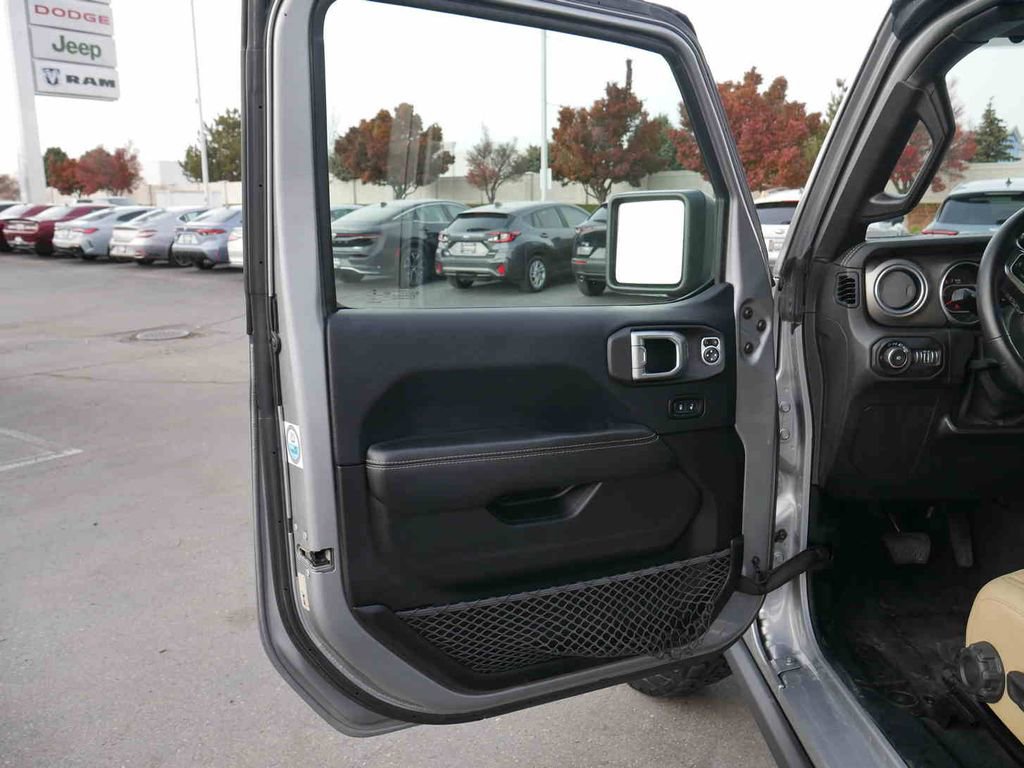 Used 2018 Jeep Wrangler Unlimited Rubicon w/ Dual Top Group image 26