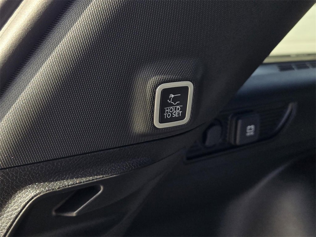 New 2025 Jeep Grand Cherokee Altitude image 9