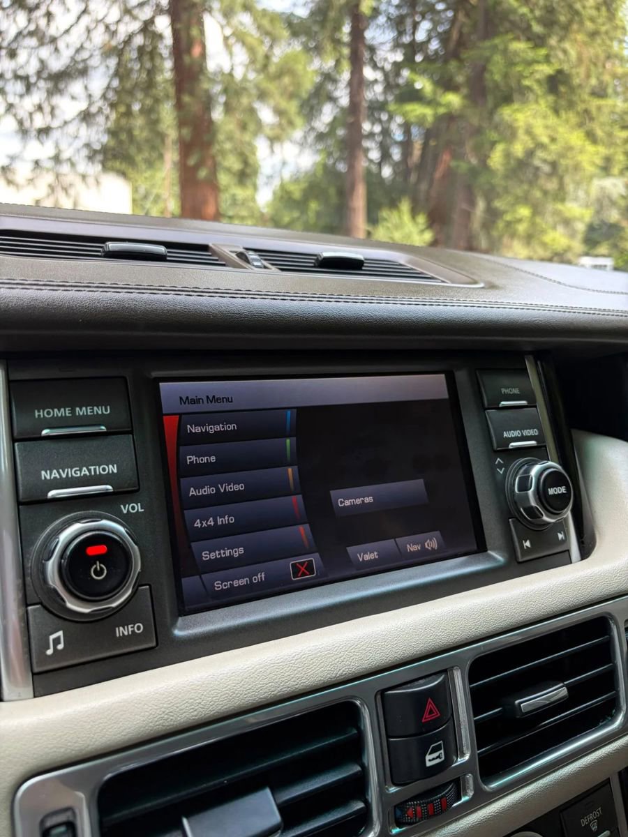 Used 2011 Land Rover Range Rover HSE LUX AWD/4WD image 19