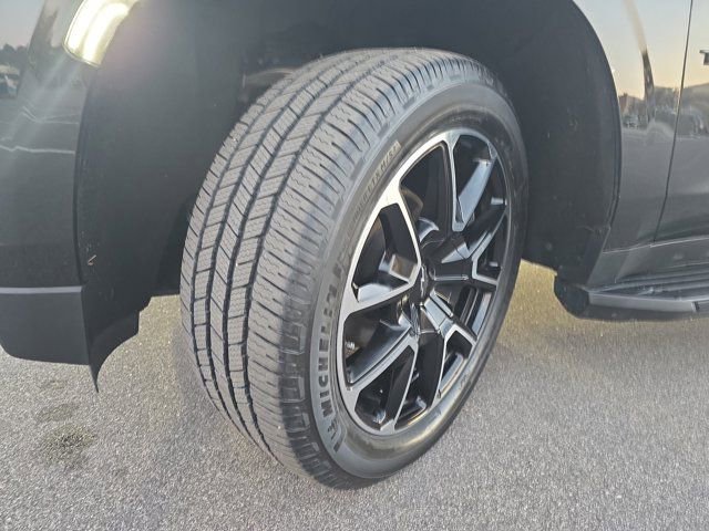 Used 2022 Chevrolet Tahoe RST w/ Luxury Package image 34