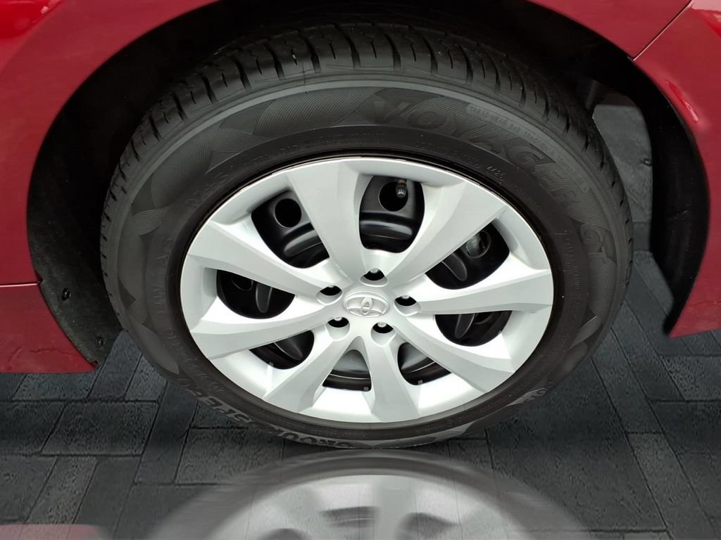 Used 2025 Toyota Corolla LE FWD image 11