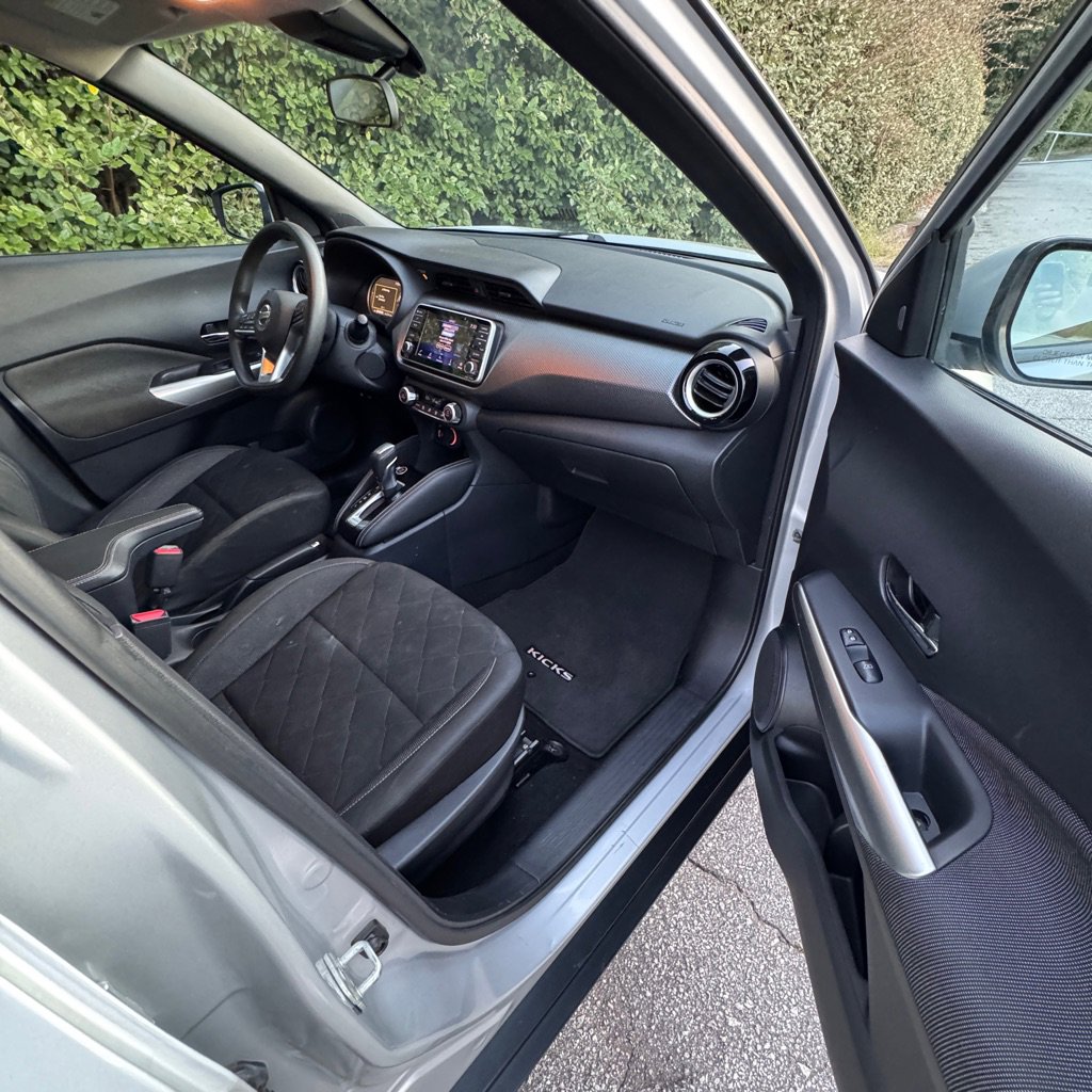 Used 2020 Nissan Kicks SV w/ Exterior Package image 16