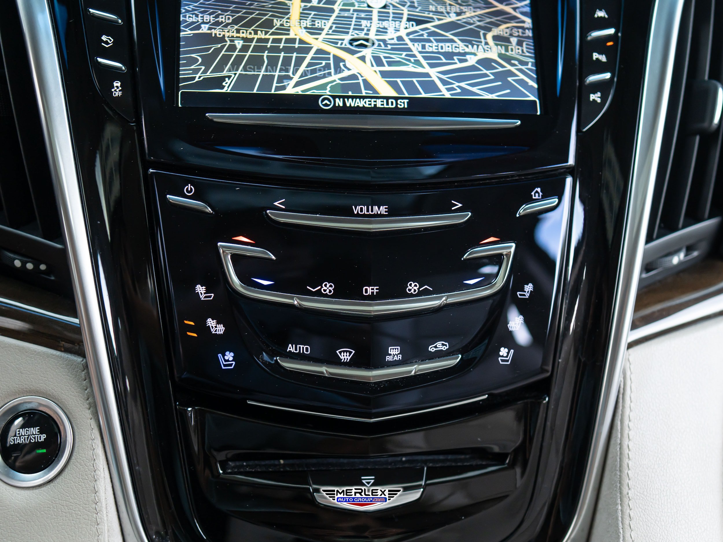 Used 2020 Cadillac Escalade Luxury w/ Escalade Sport Edition AWD/4WD image 33